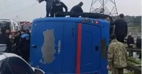 İstanbul'da cezaevi nakil aracı devrildi: 19 yaralı