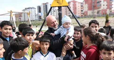 Kayseri Kocasinan'da park ve bahçelere kış bakımı