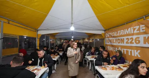 Gaziantep'te Ramazan Sokağı gönül sofrasına dönüştü