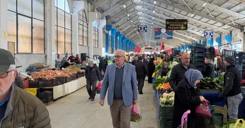 Düzce’de Ramazanın ilk gününde pazar yoğunluğu