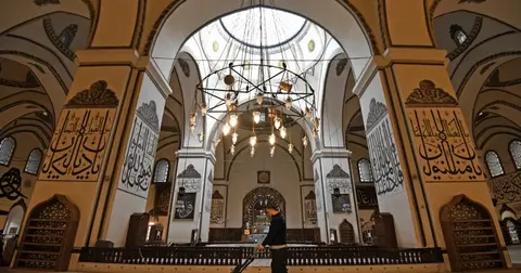 Bursa'da Ulu Camii Ramazan teravihlerine hazır