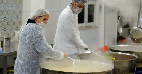 Antalya Muratpaşa’da Ramazan bereketi paylaşıldı