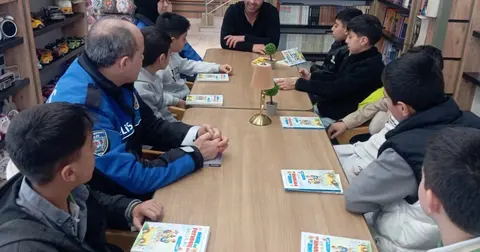 Van'da emniyetin kitap analizi programına yazar Yetkin Albert konuk oldu