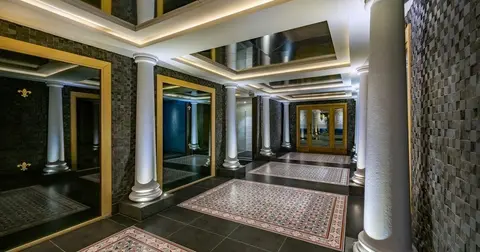 Efesus Stone'un doğal taş koleksiyonları Rai Premium Tekirova Otel'de hayat buldu