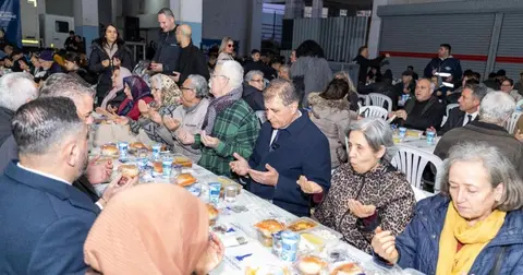 Başkan Tugay binlerce Bucalıyla aynı sofrada buluştu