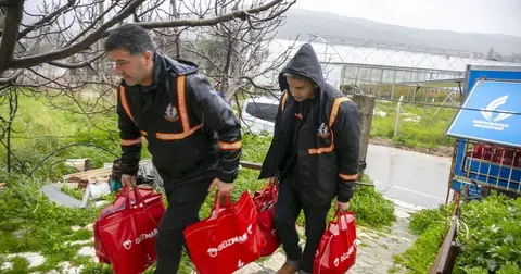 İzmir Güzelbahçe'de 350 aileye 3 milyonluk Ramazan desteği