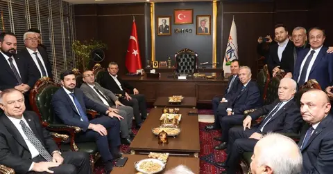 CHP'li başkanlar Kahramanmaraş'ta... Başkan Bozbey'den deprem bölgesine ziyaret