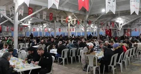İzmit'te halk iftarı Ayazmalılarla birlikte yapıldı