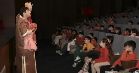 ‘Bilge Hekim Lokman’ Mersin'de gençlerle buluştu