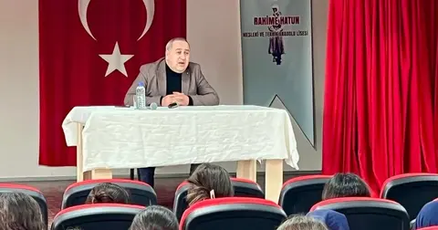 Osmaniye’de gençlere medya uyarısı: Her gördüğünüz bilgiye inanmayın