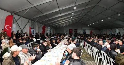 Balıkesir Büyükşehir, ilk iftarını vatandaşlarıyla gerçekleştirdi