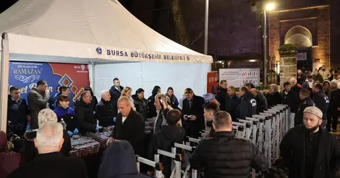 Bursa Ulu Cami'de Ramazan'a tatlı başlangıç
