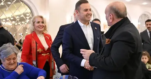 Balıkesir Belediye Başkanı Akın, İstanbul'da BALDEF ve BABİAD iftarında: "Balıkesir bir coğrafya değil, büyük bir aile"