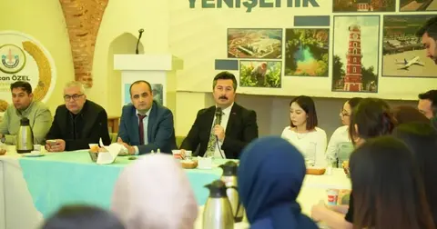Başkan Ercan Özel üniversite öğrencileriyle buluştu