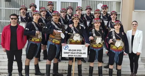 Selçuk Efes Sanat Halk Oyunları ekibi üçüncü oldu