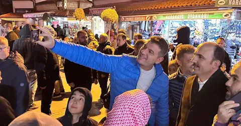 Konya'da son teravih sonrası çarşıda vatandaşlarla buluştu
