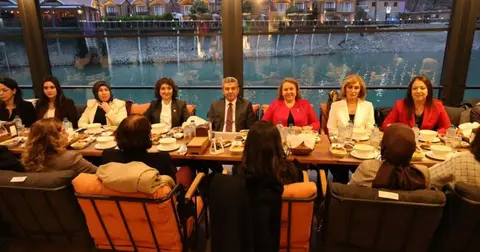 Artvin Valisi Ergün kadın personellerle iftarda buluştu