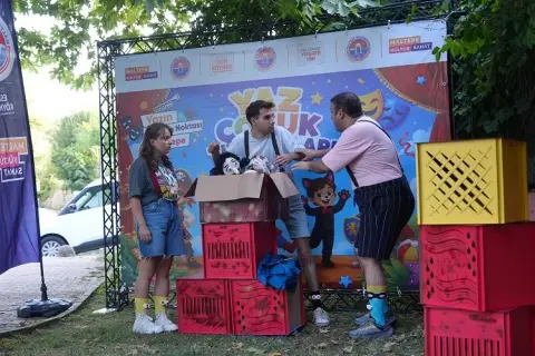 Maltepe’de Çocuklara Kukla Tiyatrosu Sürprizi: Renkli Akşam Büyük İlgi Gördü
