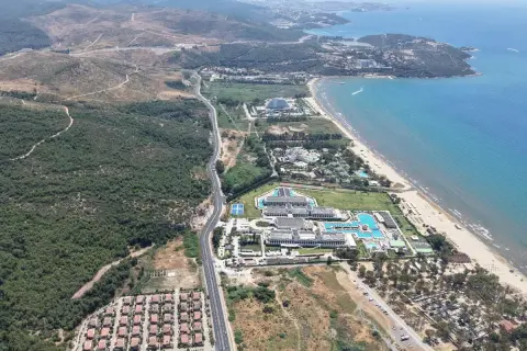 İzmir'de Pamucak yolu baştan sona yenilendi