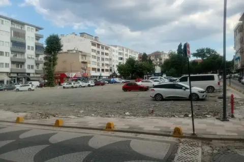 Edirne Keşan'da boşalan arsa otoparka dönüştü