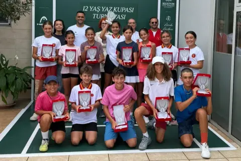 11 yaşındaki Azra, 12 Yaş Yaz Kupası'nda ikincilik kazandı