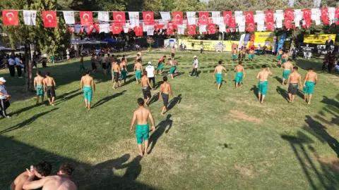 26 Yıl Sonra Döndü: 538 Pehlivan Karakucak'ta Mücadele Etti