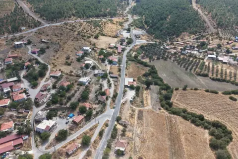 Kınık'ta 5 mahalleyi birleştiren 12,5 km yol yenilendi