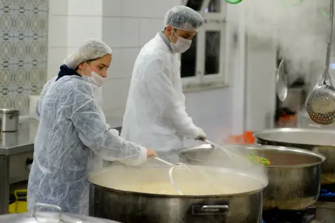 Muratpaşa'da Günde 600 Haneye Sıcak Yemek