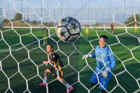 Osmangazi'de Feyyaz Alptuğ Anıldı: Minikler Sahaya Çıktı