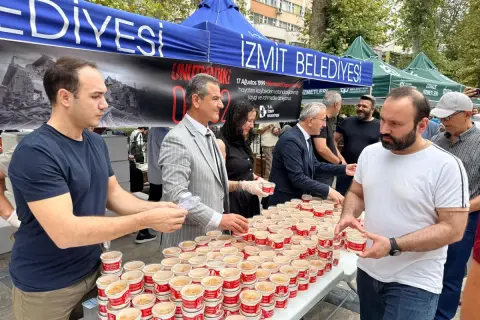 27. yılda İzmit'te deprem mağdurları anıldı