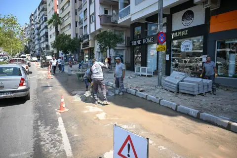 Bornova'da Mustafa Kemal Cad.'de 2. Etap: Modern Kaldırımlar