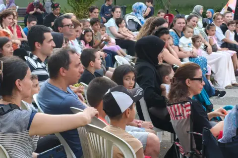 Maltepe'de parklar tiyatro sahnesine dönüştü