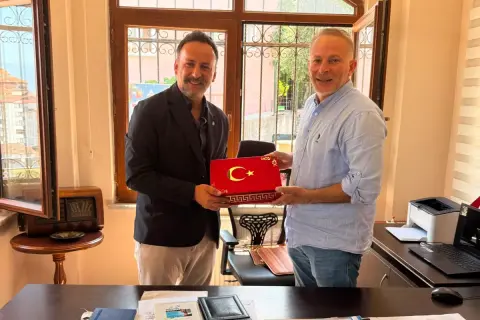 İzmit Belediyesi muhtarların doğum gününü kutladı