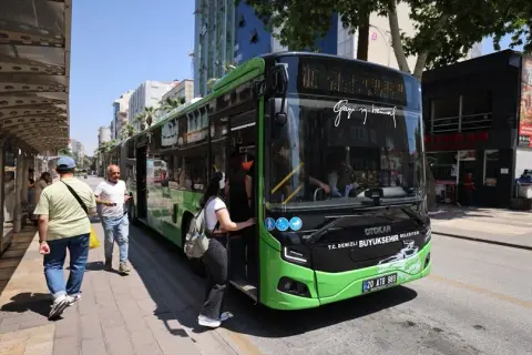 Denizli'de Öğrencilere 44 Binişlik Ücretsiz Otobüs Kartı Başvuruları
