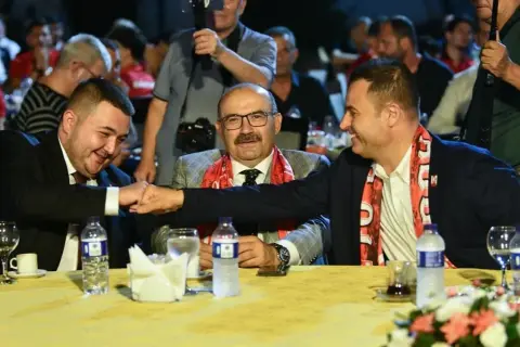 Başkan Akın: Balıkesirspor şampiyon olmalı, 100 bin forma kampanyası