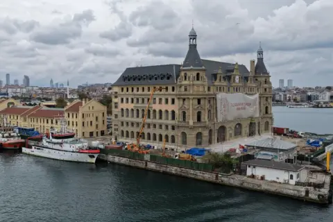Haydarpaşa Garı temeli: Ahşap kazıkların %80'i kayboldu