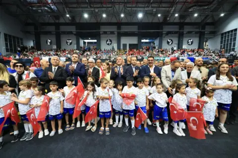 İBB Fatih Spor Kompleksi yenilendi, hizmete açıldı