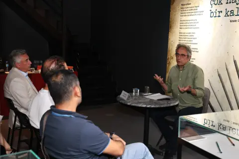 Nilüfer’de 64 Yazarın Kalemi Sergi Haline Geldi