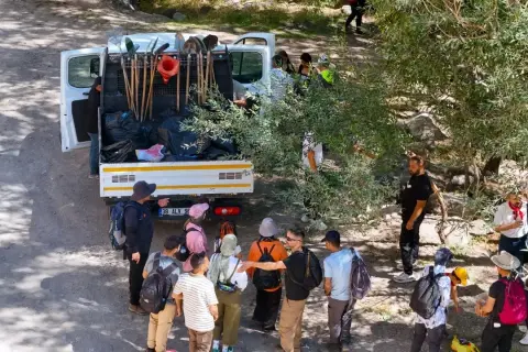 Kırlangıç Vadisi'nde 500 kg çöp toplandı