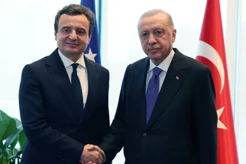 Erdoğan, Kosova Başkanı Kurti'yi Türkevi'de kabul etti