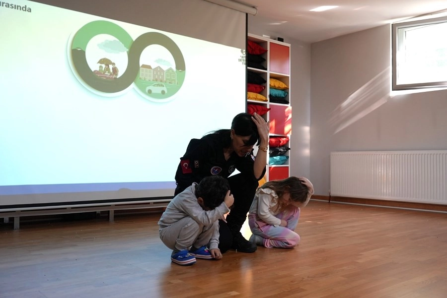 İstanbul Maltepe’de ara tatilde miniklere afet eğitimi