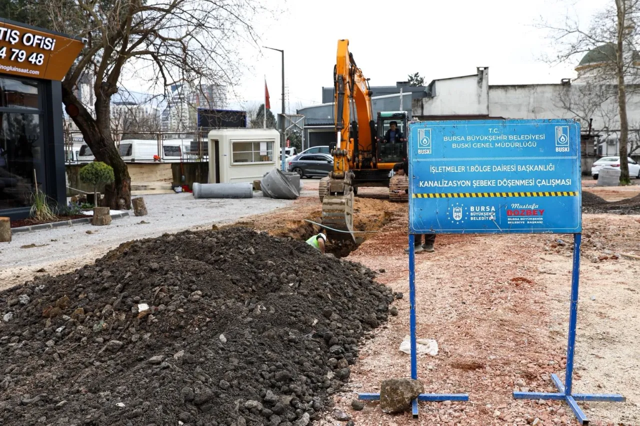 Bursa Büyükşehir'in 17 ilçede alt ve üstyapı çalışmaları kesintisiz sürüyor