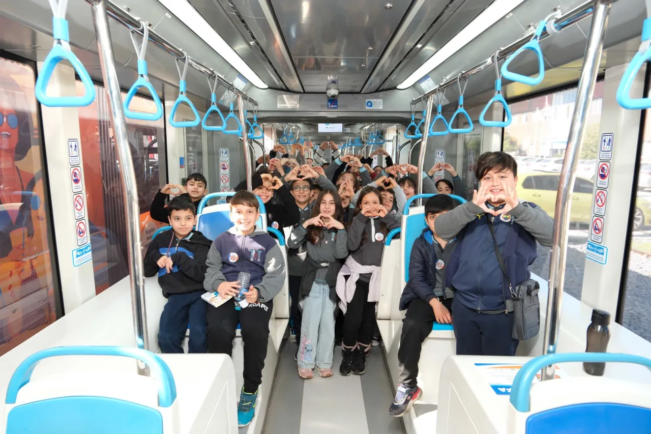 Antalya’da öğrenciler raylı sistemleri keşfetti