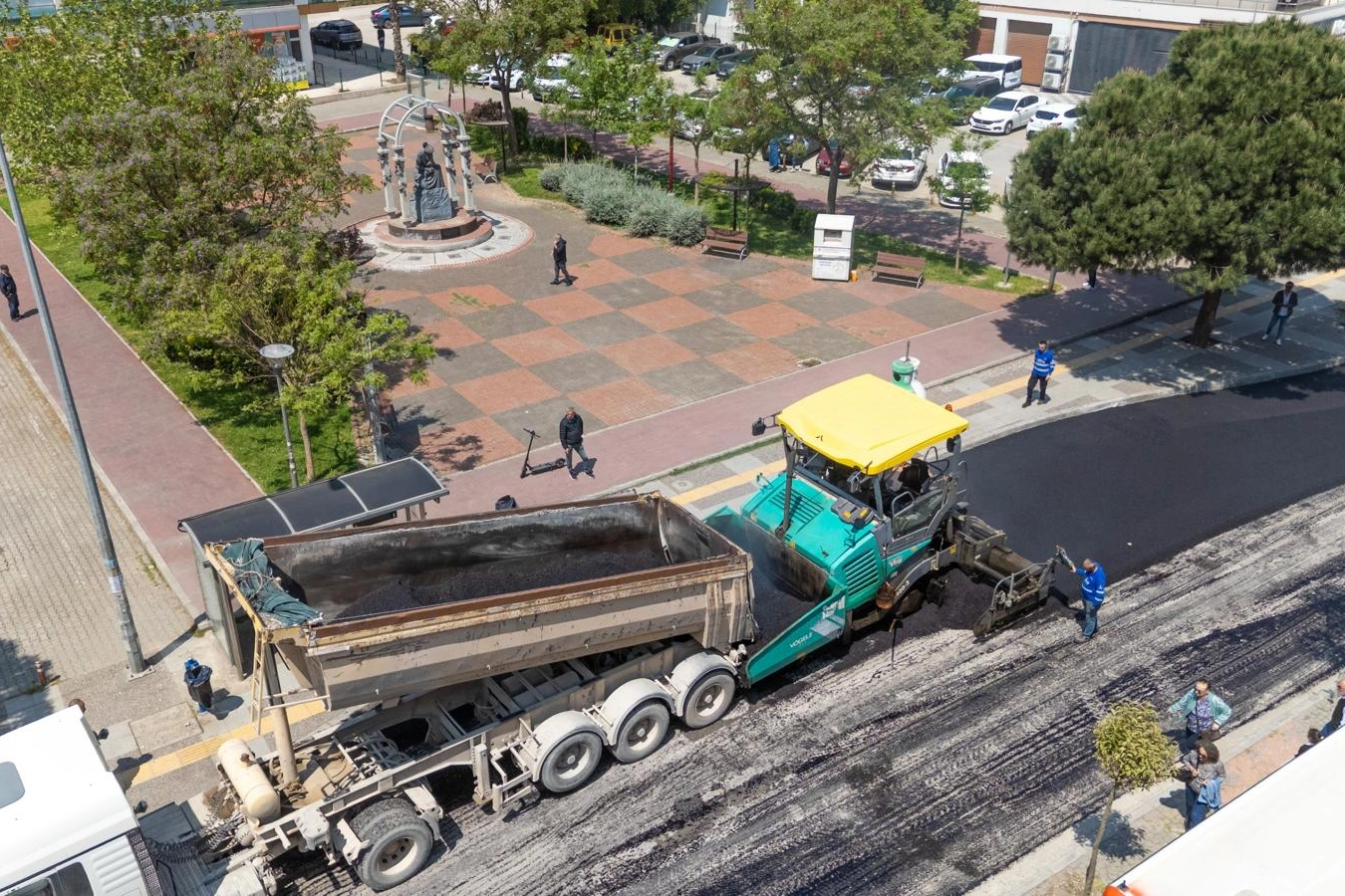 İzmir'de Girne Bulvarı yenileniyor