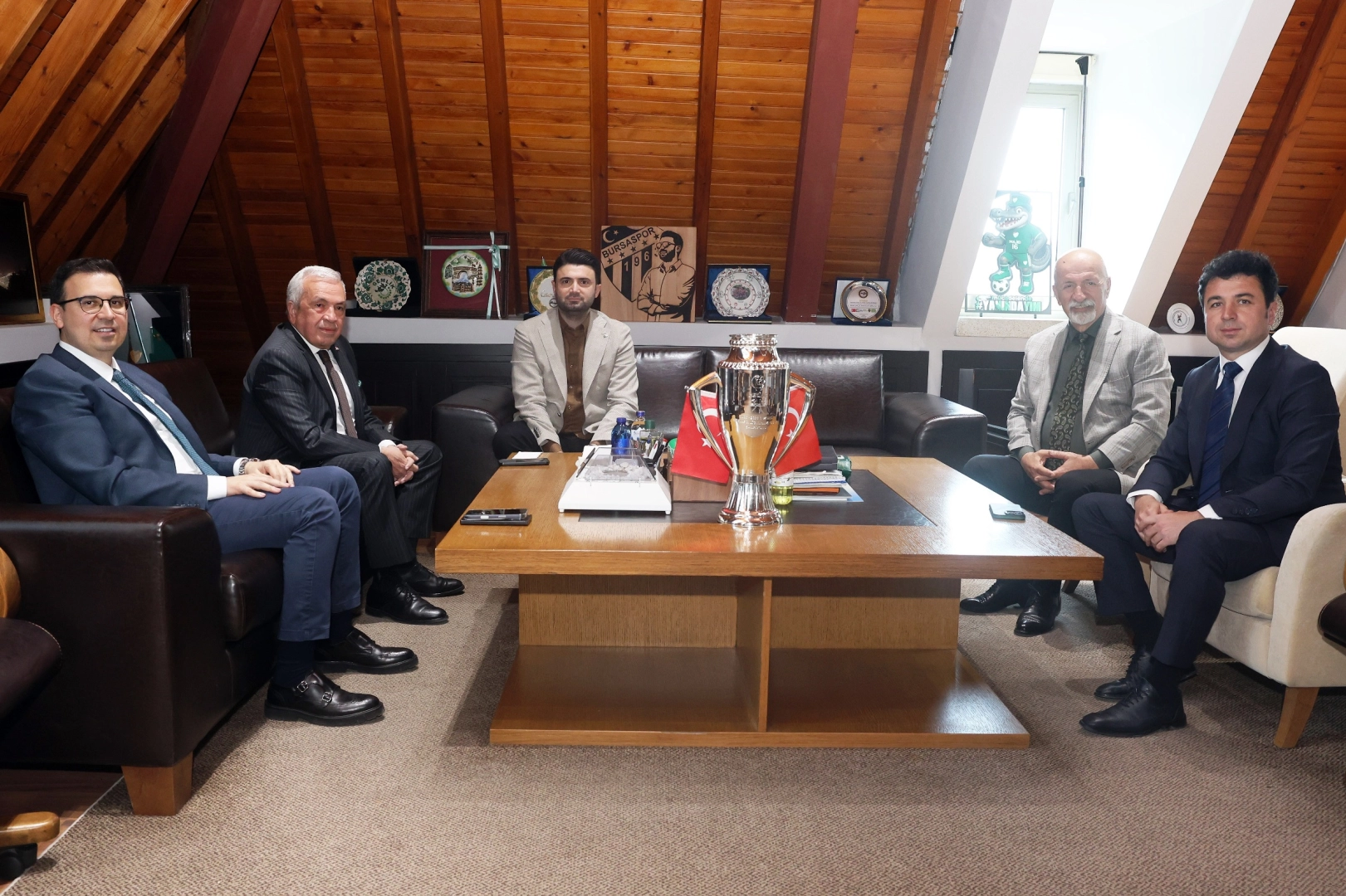 Başkan Özdemir’den Bursaspor’a tebrik ziyareti