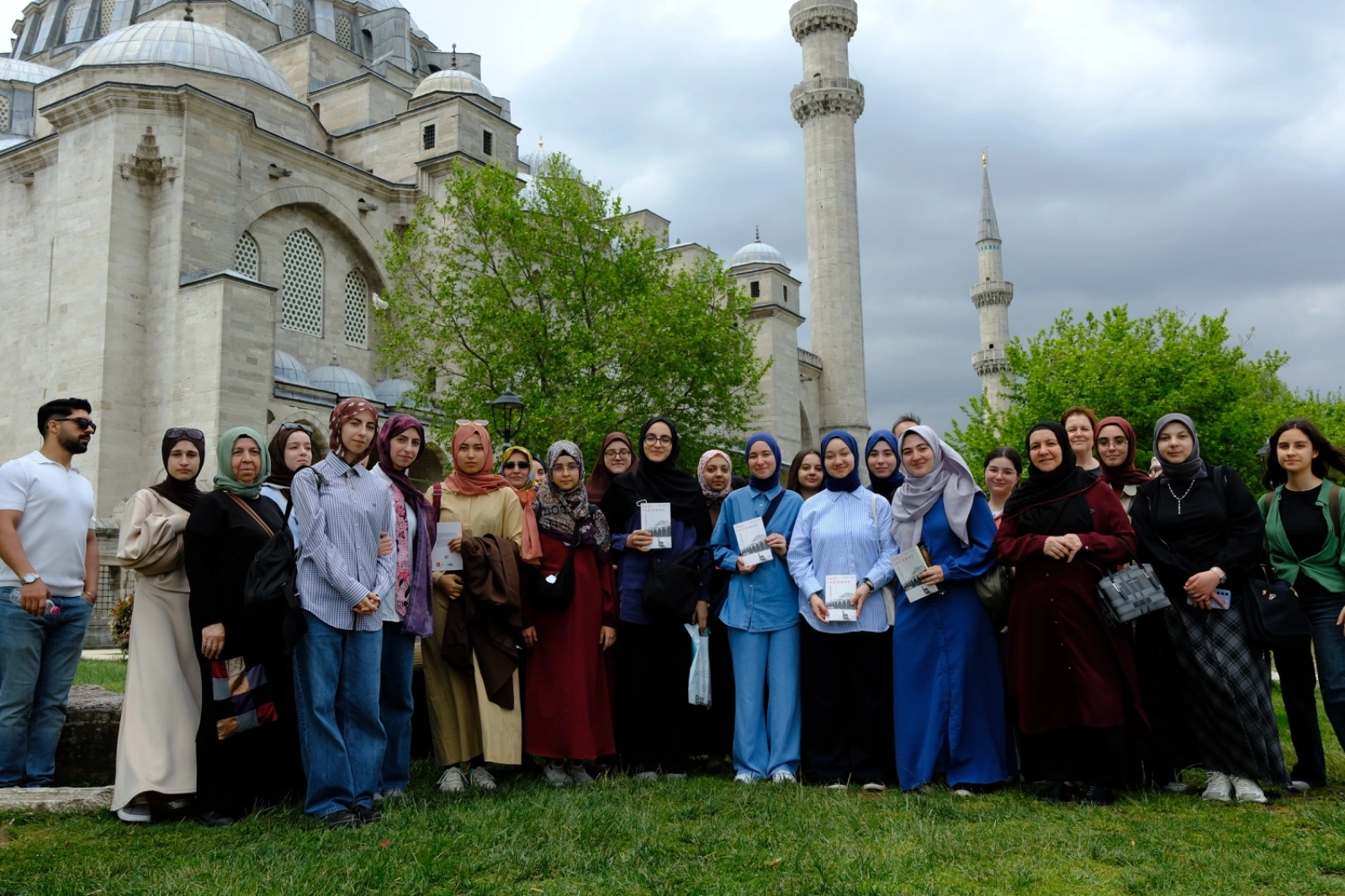Bu proje hem okutuyor, hem gezdiriyor
