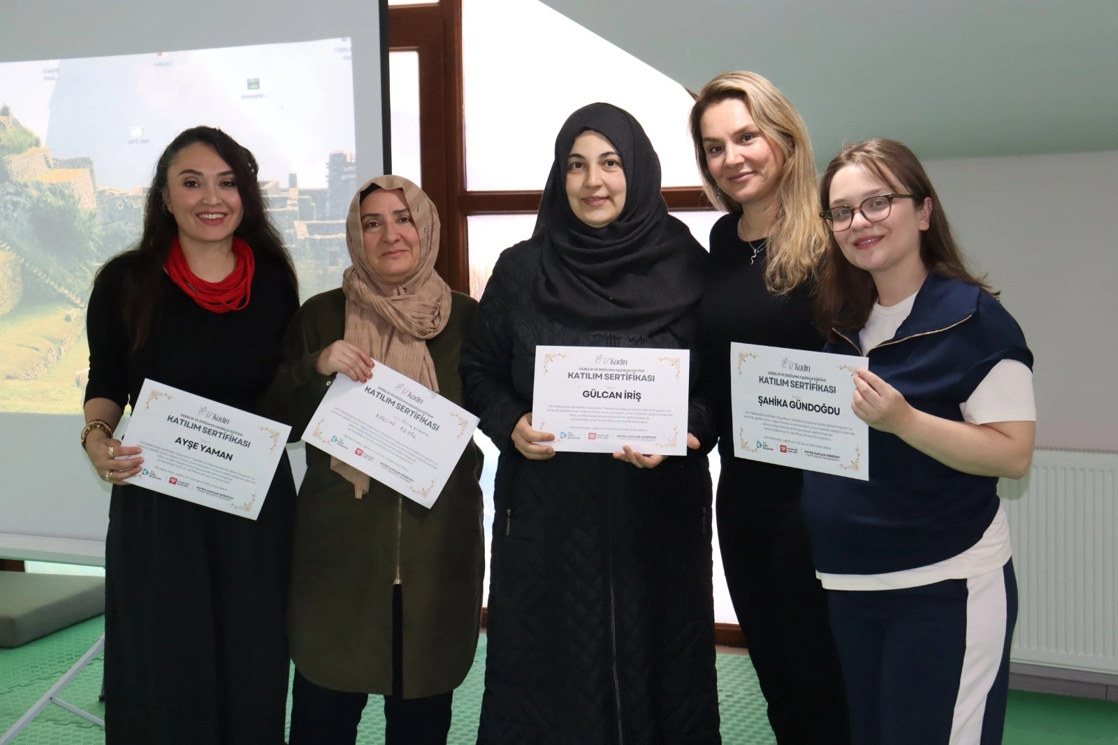 Kocaeli İZGİM’de anne adaylarının sertifika sevinci