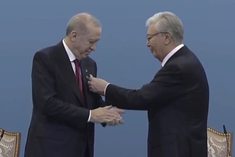 Cumhurbaşkanı Erdoğan’a Kazakistan’da “Hoca Ahmet Yesevi Nişanı” takdim edildi