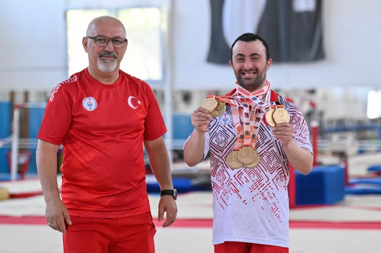 İzmirli özel sporcu Öztürk’ten tarihi başarı