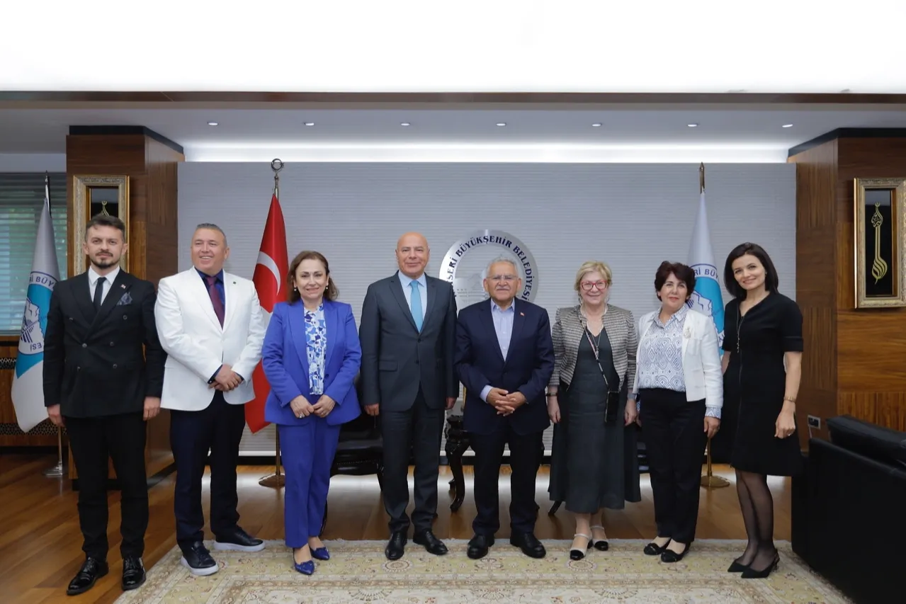 Memduh Büyükkılıç Bağımlılık Zirvesi'ne katıldı